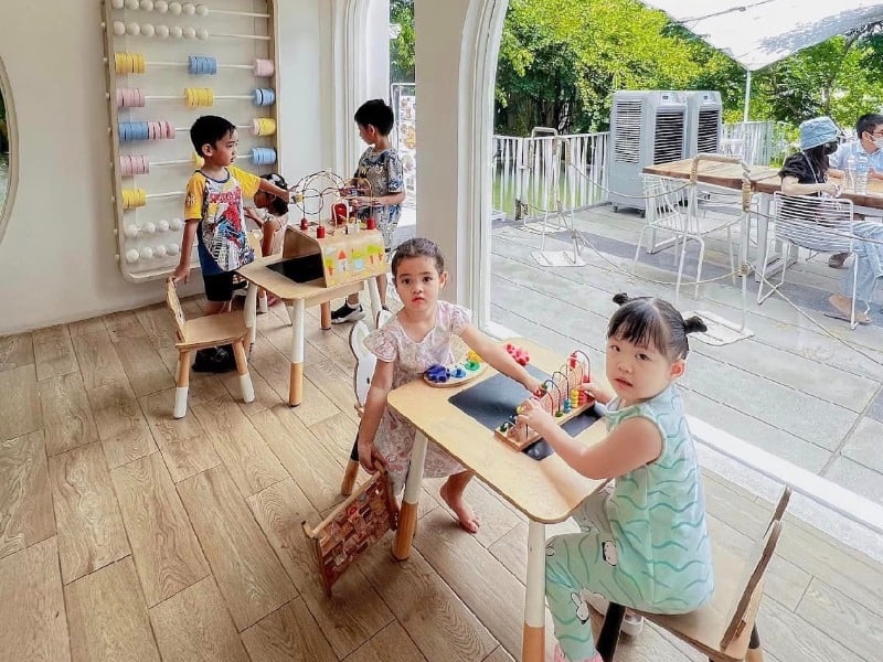 YuuBaan Studio 4