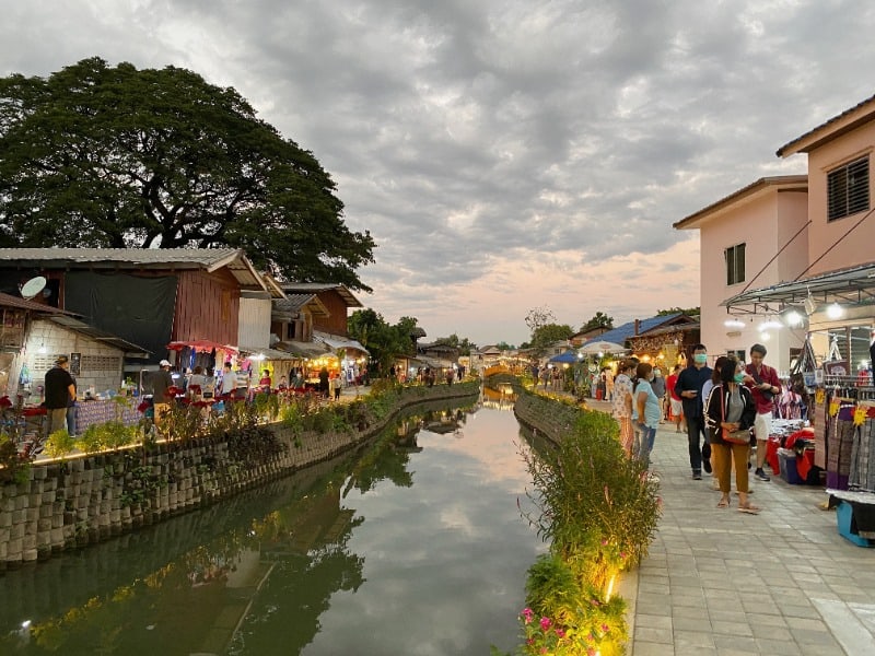 Khlong Mae Kha 17