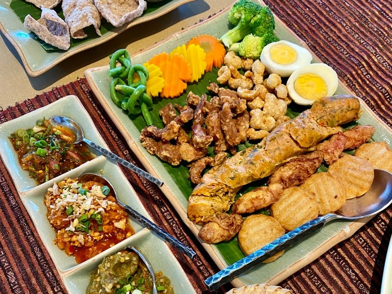 Saen Kham Terrace Restaurant 16
