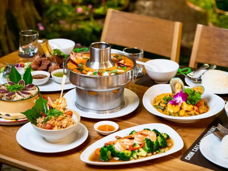 Chom Cafe and Restaurant 6