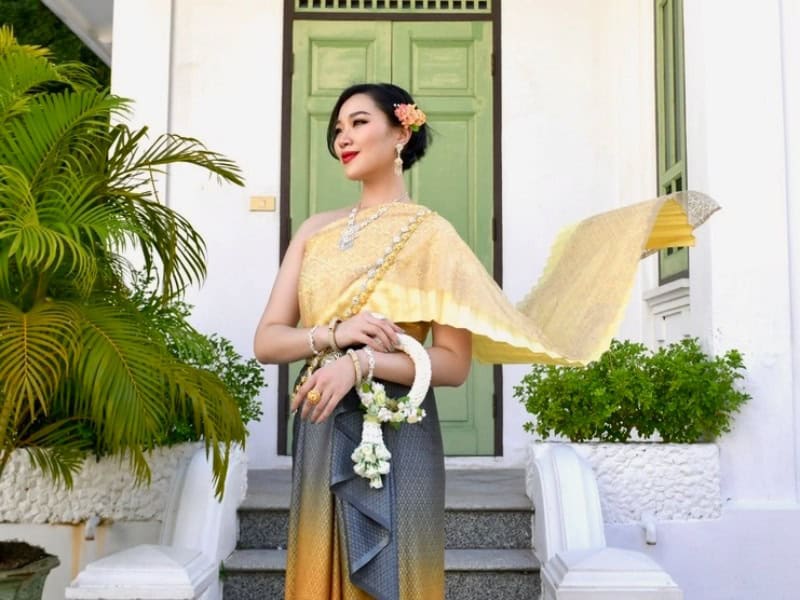 One More Thai Clothes Rental 1