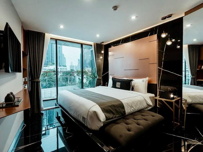 Hotel 433 Asoke 1