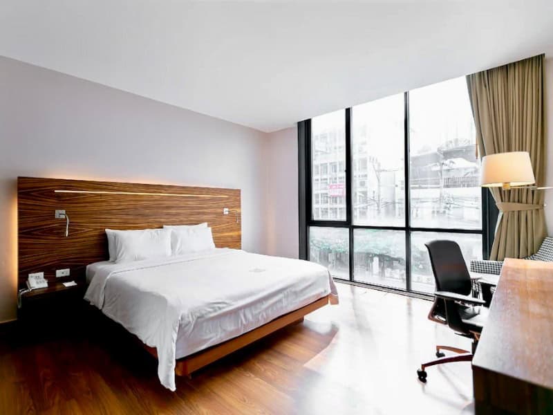 Sacha's Hotel Uno 3