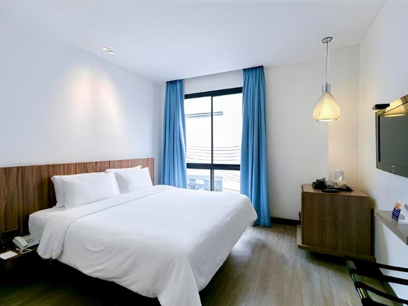 Sacha's Hotel Uno 4
